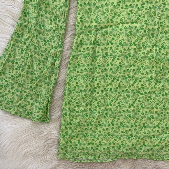 Charlie Holiday Green Floral Long Bell Sleeve V-Neck Nixon Retro 70s Dress - Picture 10 of 12